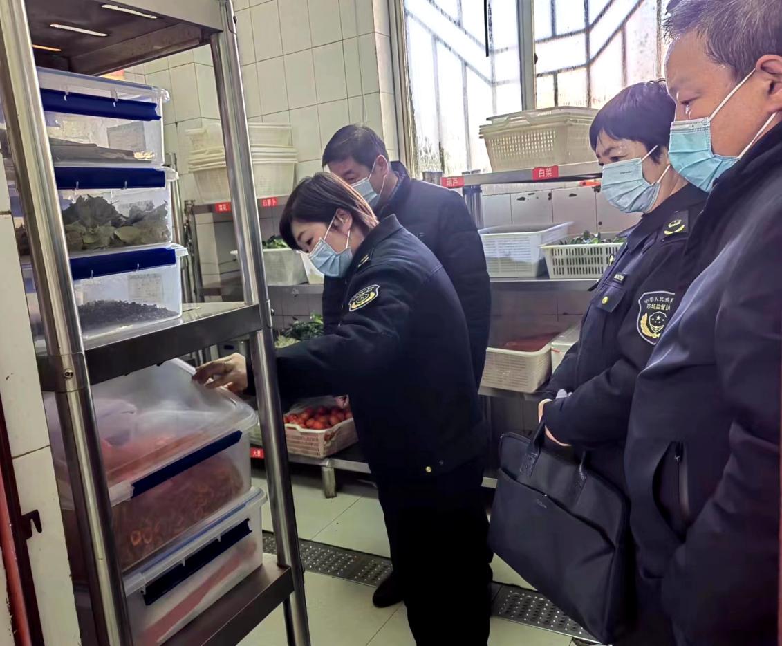 张掖市甘州区市场监管局严查校园及周边食品安全，聚焦食材采购源头
