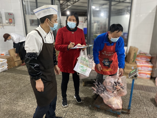 物资保障是用责任与担当挑起的“食材采购”