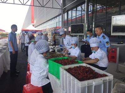 对企服务在一线 老河口市局为中力叉车新品发布会筑牢食品安全防线